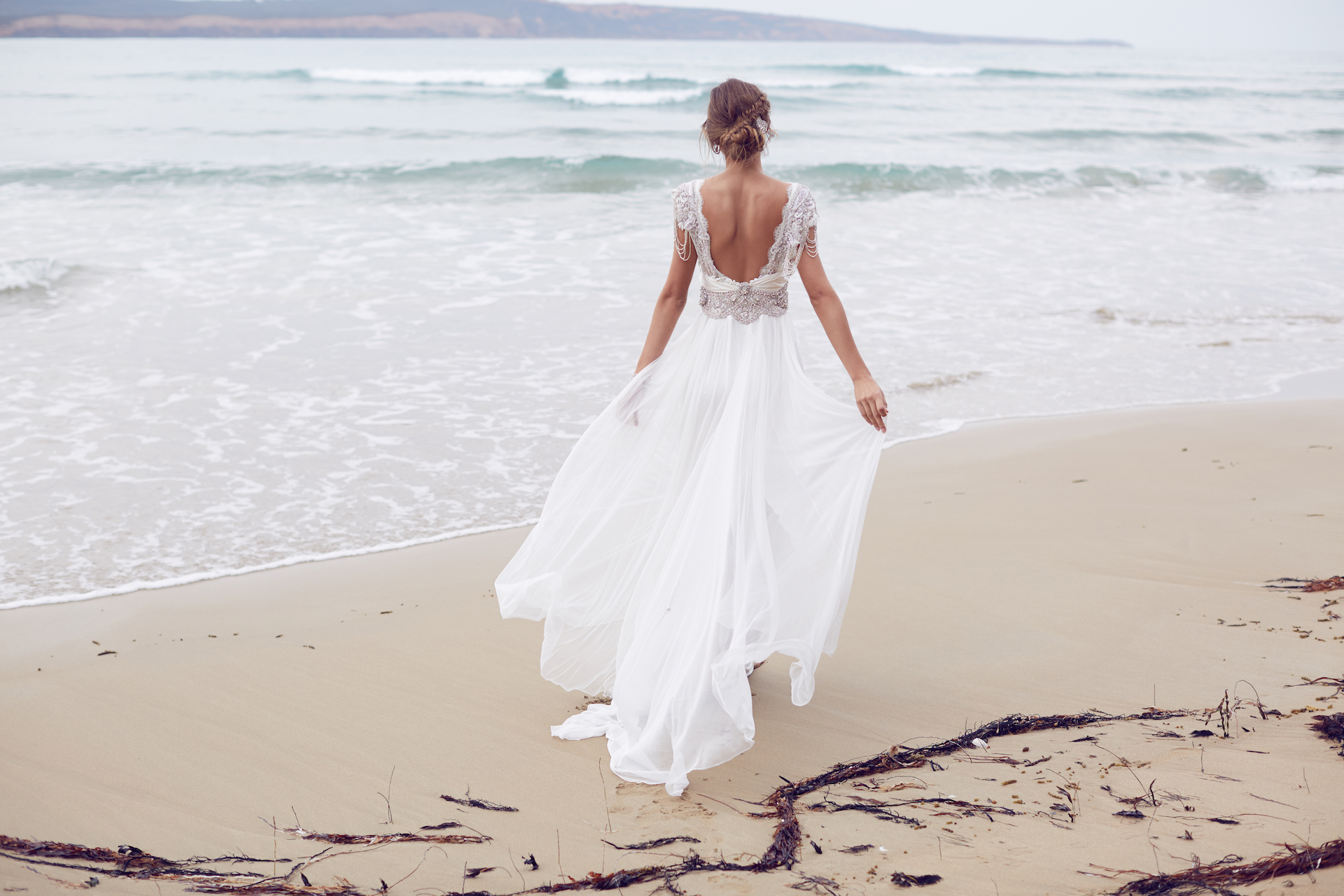 6 плажни сватбени рокли, в които да се влюбите това лято